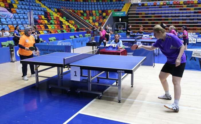 masa-tenisi-sampiyonasi-basladi-her-yastan-sporcu-konyada-bulustu