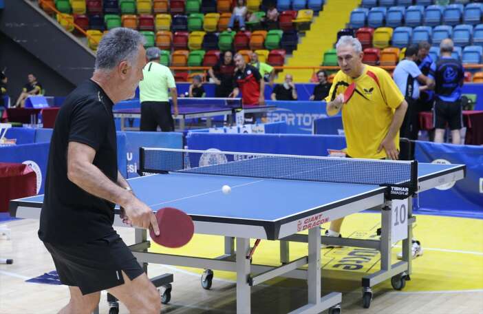 masa-tenisi-sampiyonasi-basladi-her-yastan-sporcu-konyada-bulustu