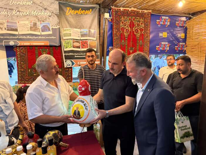 bir-fideyle-basladi-turkiyeye-yayildi-derbentli-ustanin-el-emegi-baskan-altaya-hediye-edildi