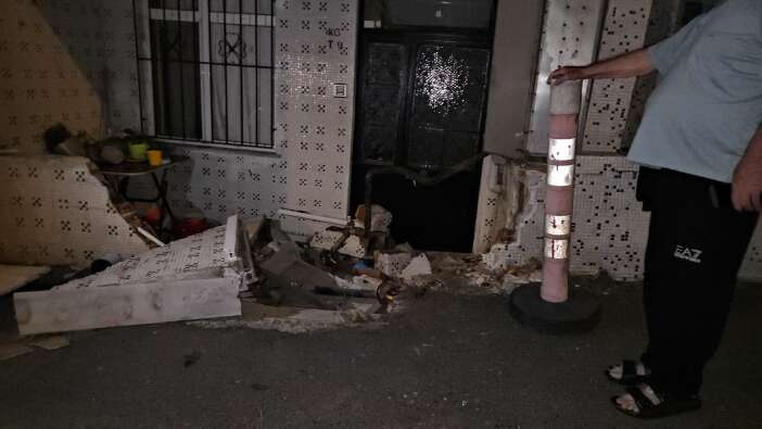 kayan-otomobil-3-katli-binayi-alarma-gecirdi-vatandaslar-tahliye-edildi