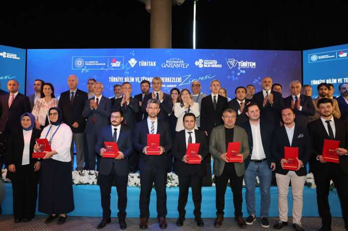 konya-bilim-merkezi-turkiyeye-ornek-oldu-buyuk-odul-geldi
