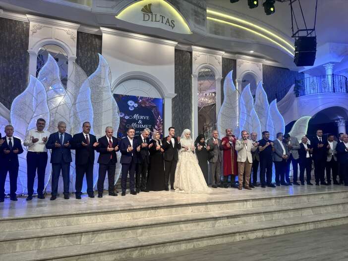 konya-sanayi-odasi-baskani-oglunu-evlendirdi-sahit-bakan-yumakli-oldu