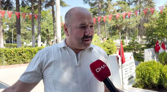 15-temmuz-kahramani-omer-halisdemirin-kabrine-ziyaretci-akini