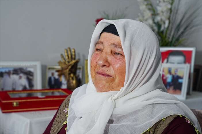 bir-anneye-iki-aci-birden-kizini-topraga-verecekken-oglunun-sehadet-haberini-aldi