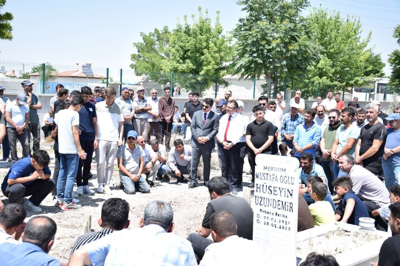 sozlesmeli-er-huseyin-uzundemir-memleketi-konyada-topraga-verildi
