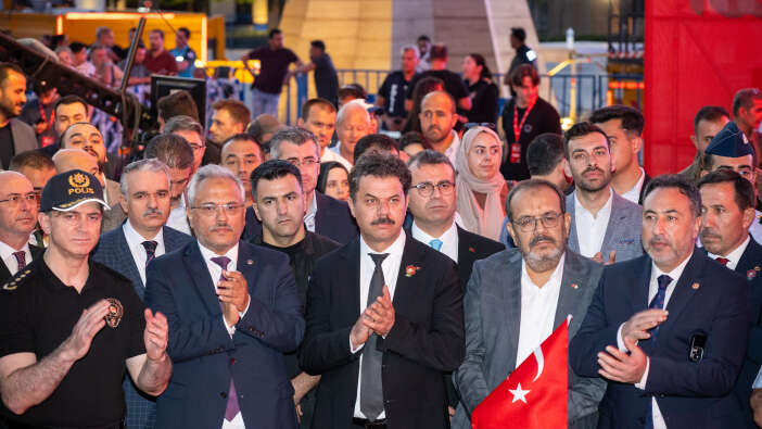 konyada-15-temmuz-ruhu-yasatildi-selcuk-universitesi-de-meydanlardaydi