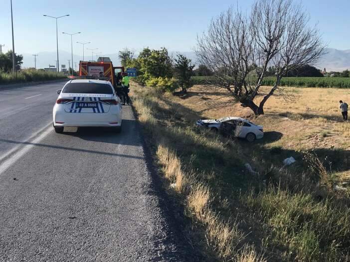 konyada-tekeri-kopan-otomobil-metrelerce-suruklendi-1i-bebek-3-kisi-yaralandi