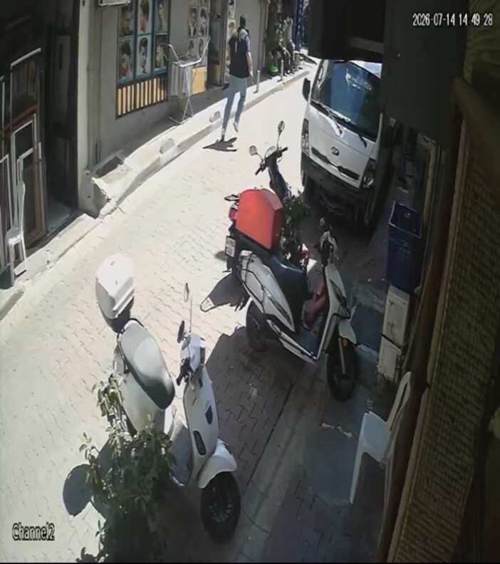 22-yasindaki-genc-sac-kesimi-begenmeyince-berberi-bicakladi