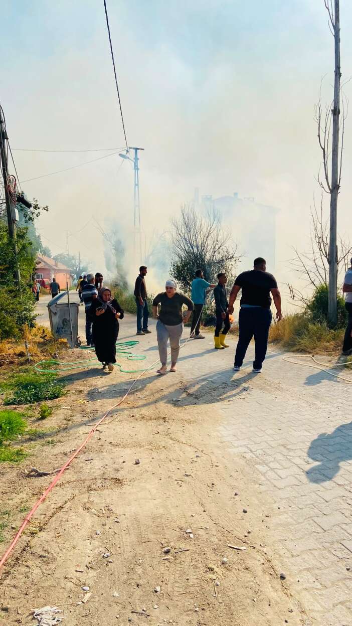 konyada-yangin-panigi-alevler-evlerin-dibine-kadar-ulasti