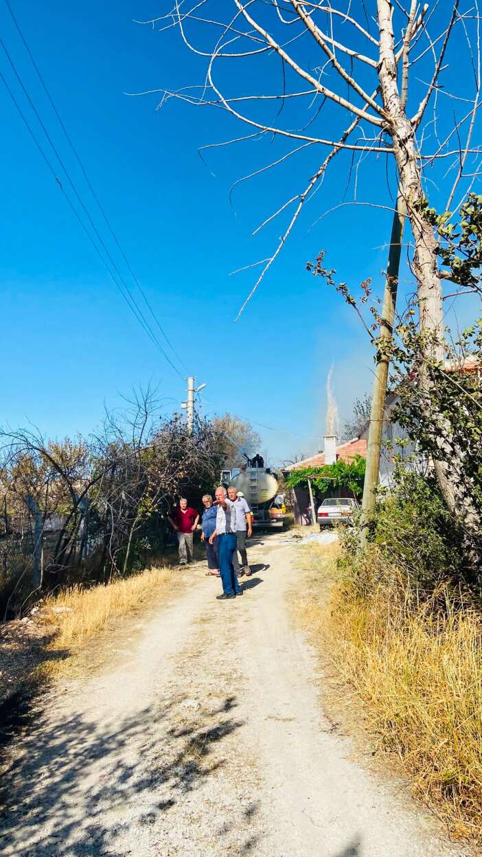 konyada-yangin-panigi-alevler-evlerin-dibine-kadar-ulasti
