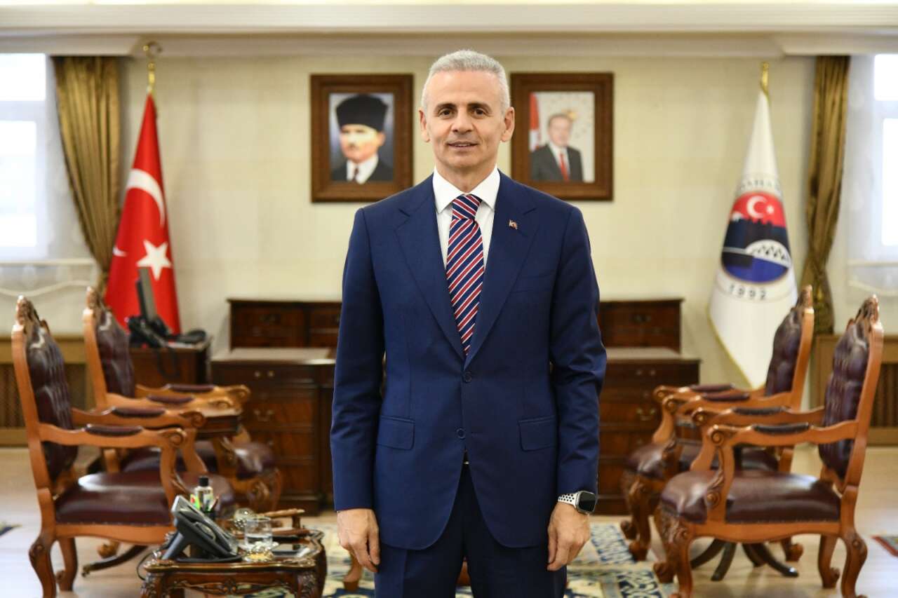 bisiklet-surerken-giydigi-tayt-gundem-olmustu-vali-mehmet-fatih-cicekli-gorevden-alindi