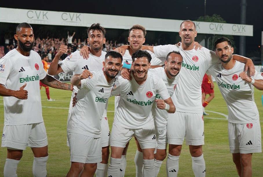konyasporun-genc-forveti-istanbul-ekibine-imza-atti
