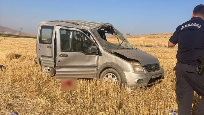 konyada-hafif-ticari-arac-takla-atti-cihan-savas-oldu-3-yarali-var