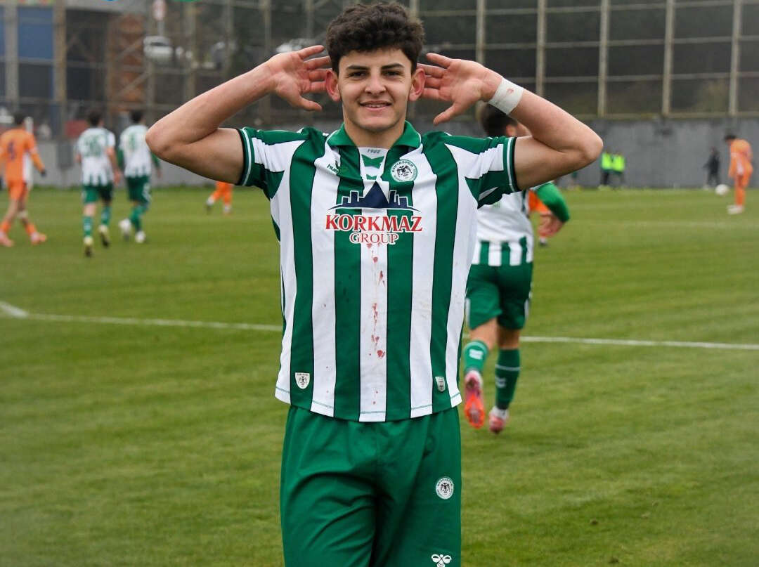 konyasporlu-futbolcunun-yaptigi-paylasim-basini-yakti-ilisigi-kesildi