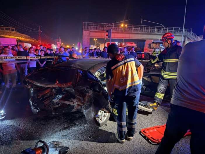 trafik-isiklarinda-bekleyen-araca-carpan-tofas-kagit-gibi-ezildi-surucu-oldu