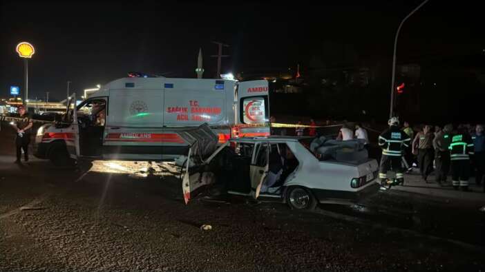 trafik-isiklarinda-bekleyen-araca-carpan-tofas-kagit-gibi-ezildi-surucu-oldu