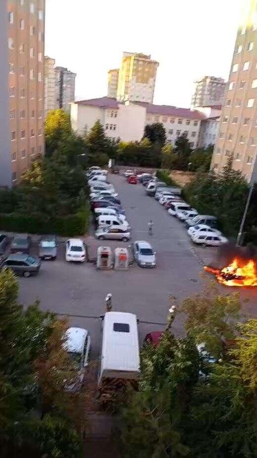 kiz-arkadasina-dehseti-yasatti-once-yakti-sonra-ates-acti