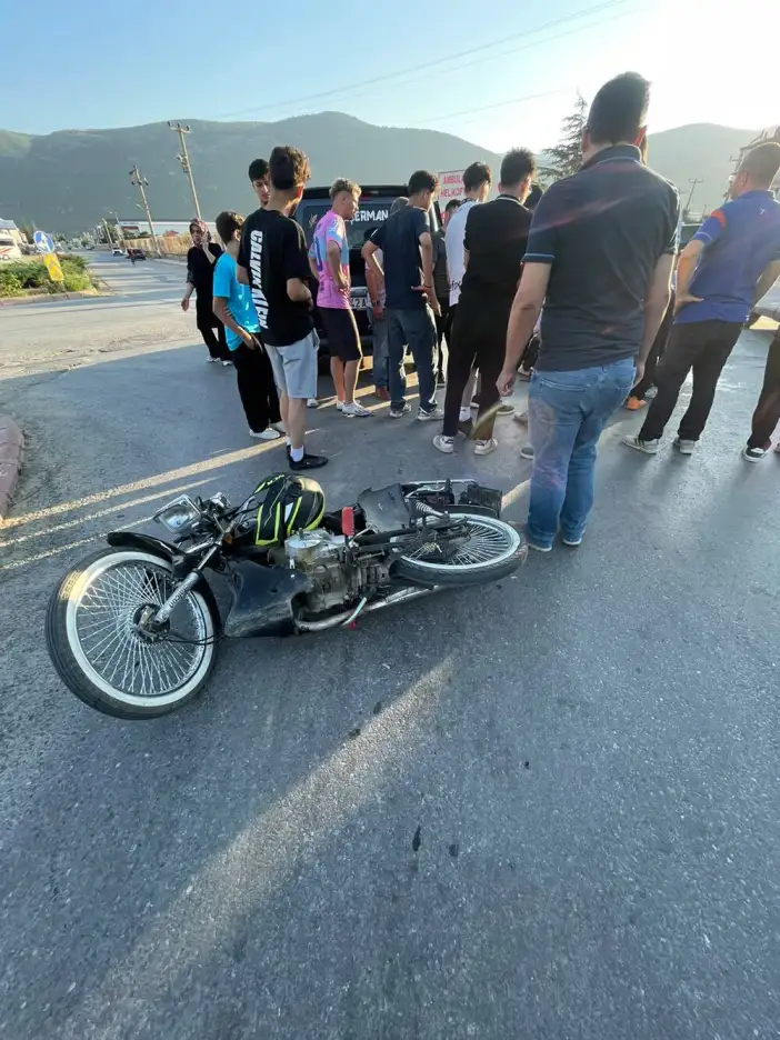 konyada-otomobil-ile-motosiklet-carpisti-17-yasindaki-genc-yaralandi