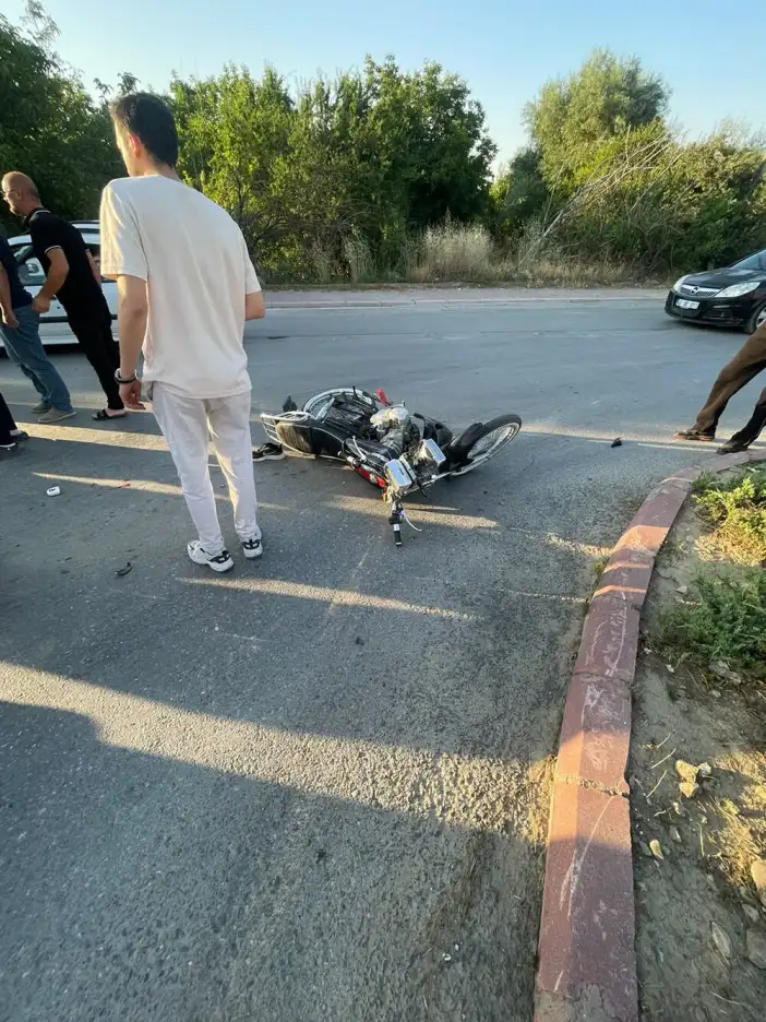 konyada-otomobil-ile-motosiklet-carpisti-17-yasindaki-genc-yaralandi