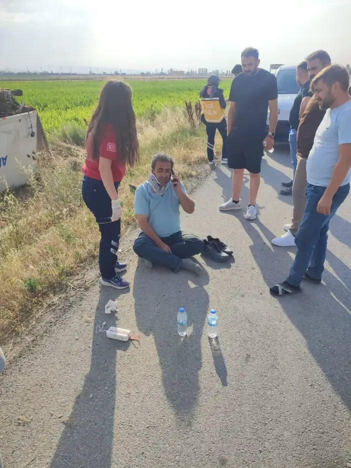 konya-yolunda-afad-kamyonu-devrildi