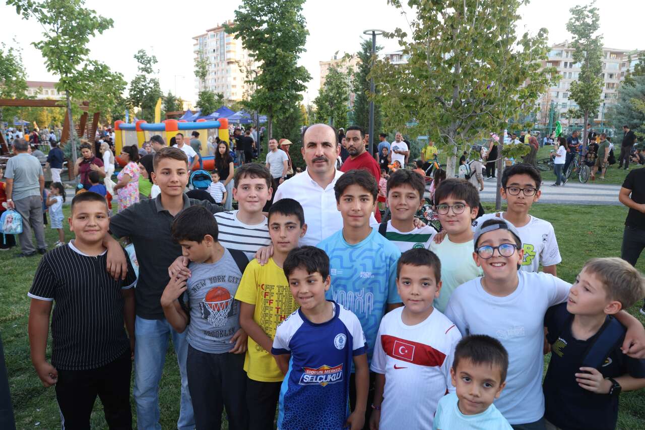 konyada-34-parkta-ucretsiz-etkinlik-cocuklar-doyasiya-egleniyor