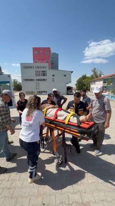 konyada-tirin-lastigi-patladi-biri-fabrikaya-uctu-8-yarali-var