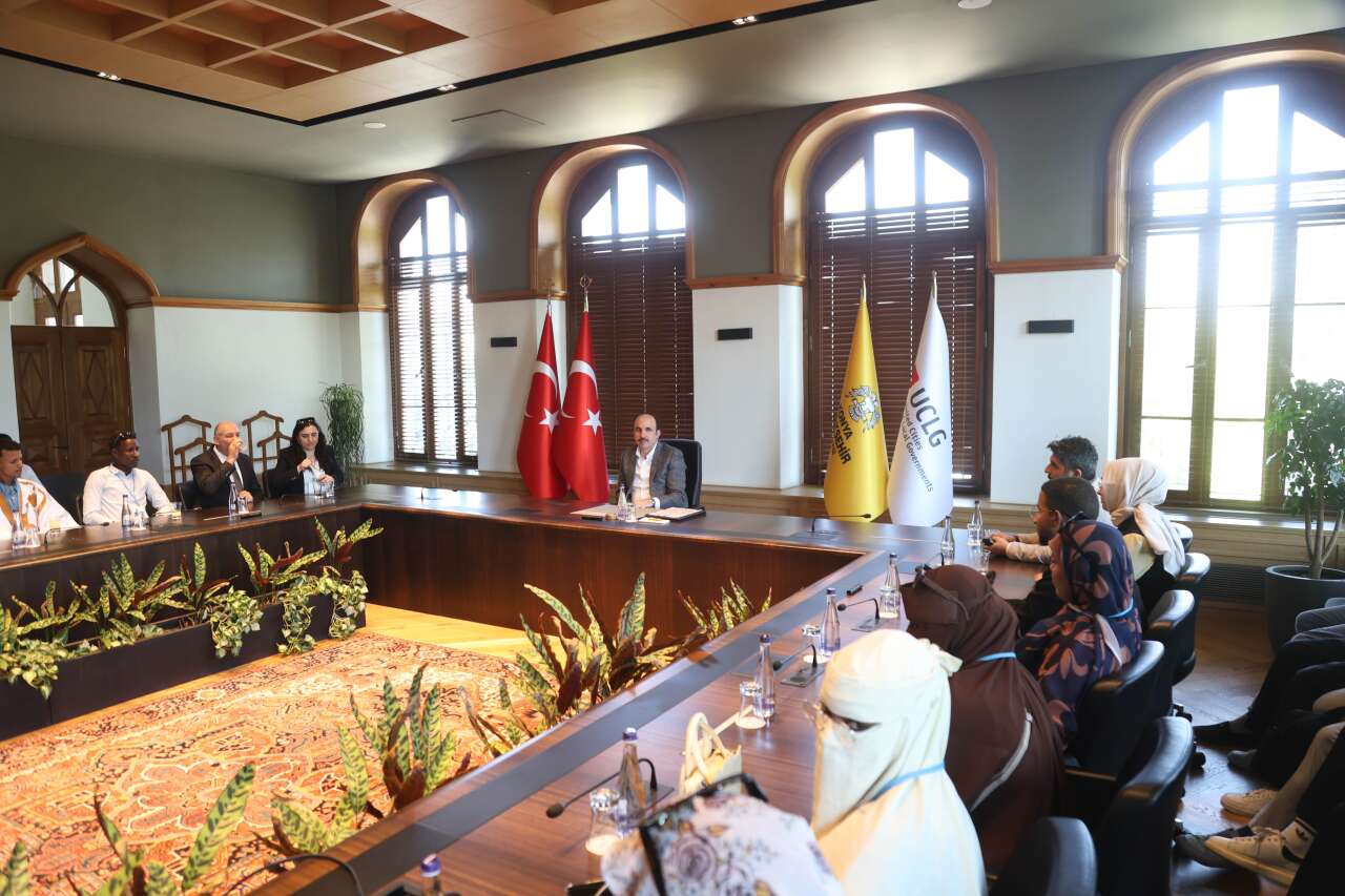 moritanyadan-konyaya-turkce-koprusu-baskan-altay-ogrencileri-agirladi