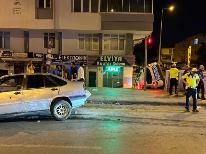 polis-araci-yan-yatti-2si-bekci-3-kisi-yaralandi