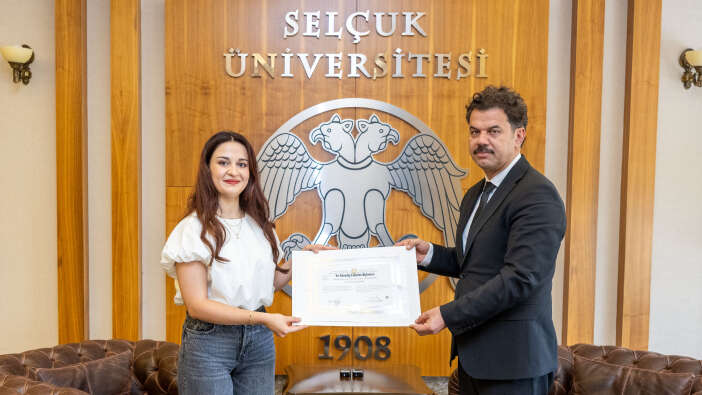 500-bin-sinirini-asti-iste-selcuk-universitesinin-sembol-mezun-ismi