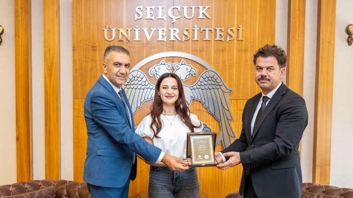 500-bin-sinirini-asti-iste-selcuk-universitesinin-sembol-mezun-ismi