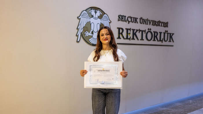 500-bin-sinirini-asti-iste-selcuk-universitesinin-sembol-mezun-ismi