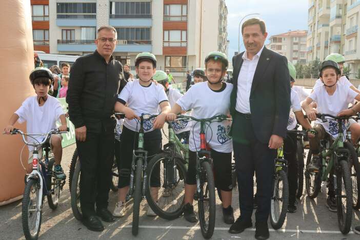 konyada-spor-dolu-bir-gun-minikler-odul-icin-pedal-cevirdi