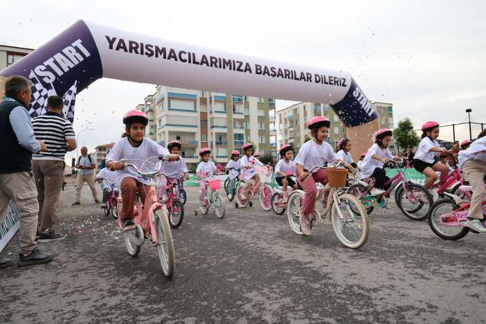 konyada-spor-dolu-bir-gun-minikler-odul-icin-pedal-cevirdi