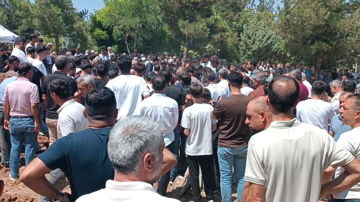 ayni-aileye-3-aci-birden-olduruldukleri-yere-gomulduler