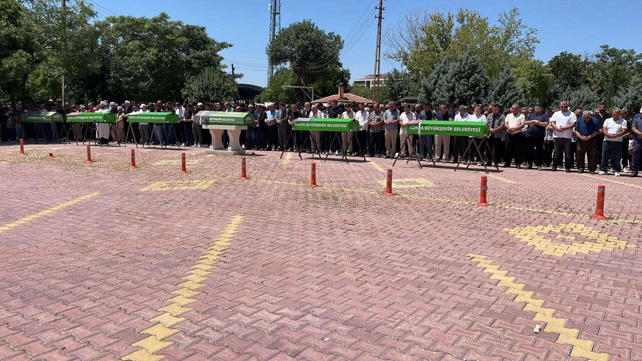 bu-aciya-yurek-dayanmaz-ayni-olayda-can-veren-5-kisi-konyada-topraga-verildi