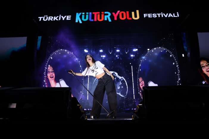 konya-kultur-yolu-festivalinin-finalinde-simge-ruzgari-esti