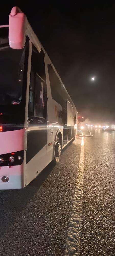 seyir-halindeki-yolcu-otobusu-alev-aldi-41-kisi-son-anda-kurtarildi