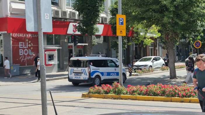 tramvay-duraginda-bicakli-kavga-taciz-iddiasi-ortaligi-karistirdi