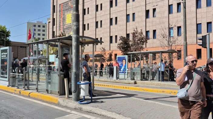 tramvay-duraginda-bicakli-kavga-taciz-iddiasi-ortaligi-karistirdi