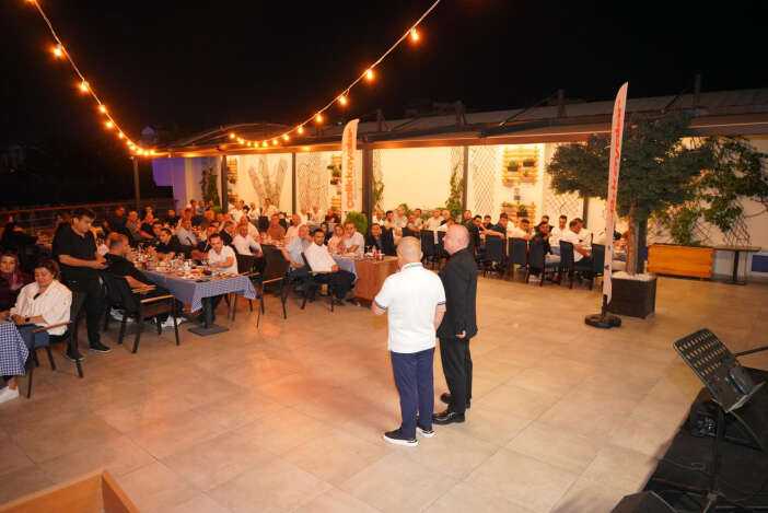 celikkayalar-ve-konet-ailesi-gala-gecesinde-bulustu