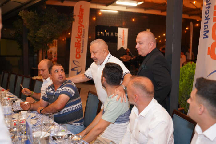 celikkayalar-ve-konet-ailesi-gala-gecesinde-bulustu