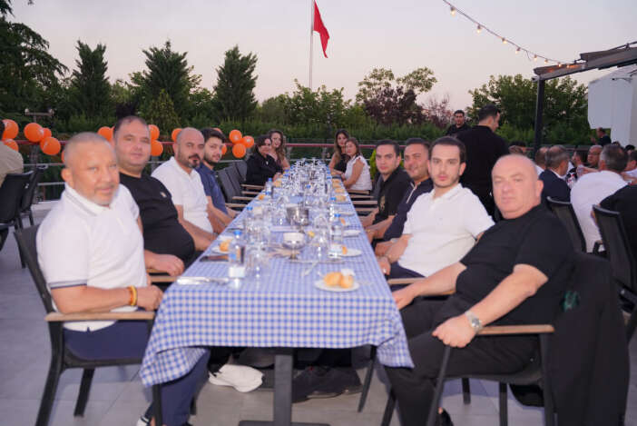 celikkayalar-ve-konet-ailesi-gala-gecesinde-bulustu