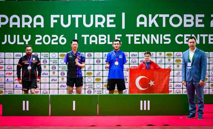 konyanin-milli-gururu-tahir-efe-sahin-bayragimizi-kazakistanda-dalgalandirdi
