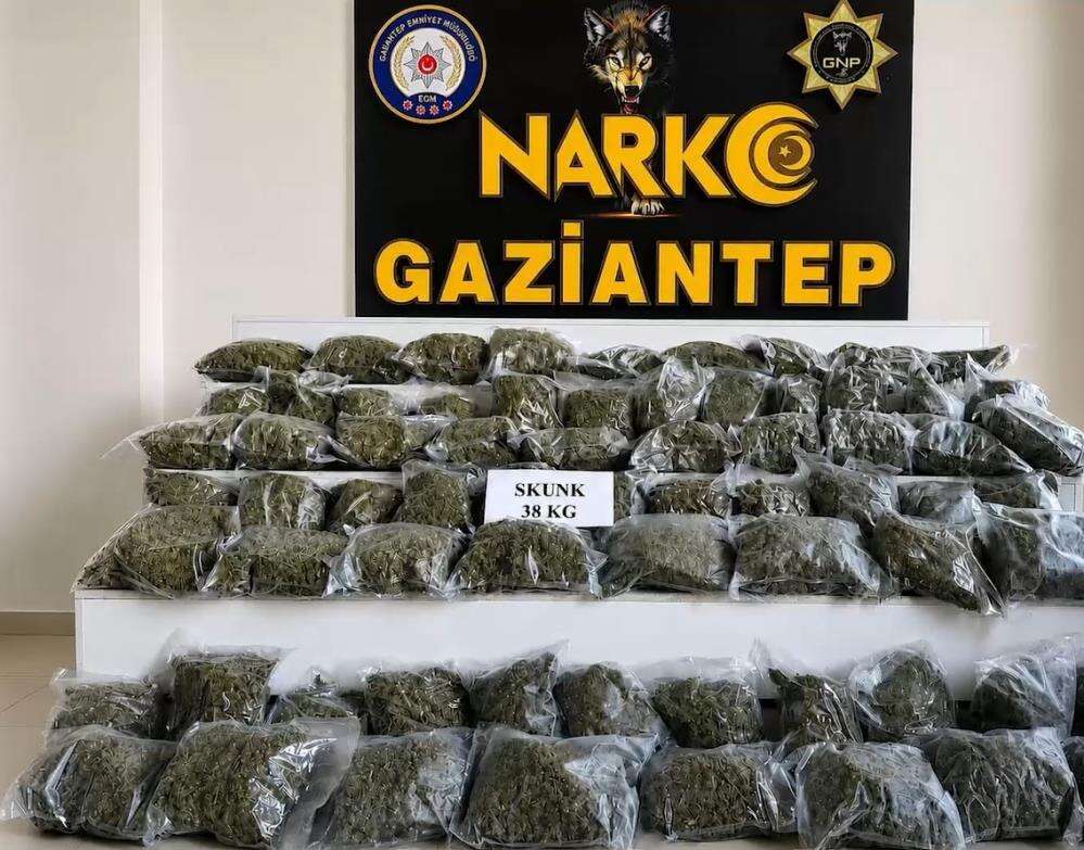 turkiye-gune-operasyonla-basladi-3-bin-polis-gorev-aldi-382-gozalti-var