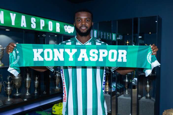 chidozie-awaziem-resmen-konyasporda-imzalar-atildi