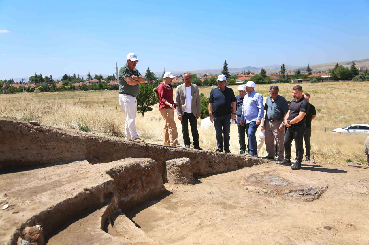 konyanin-3-tarihi-hazinesi-turizme-kazandiriliyor-kazilar-hiz-kesmeden-suruyor