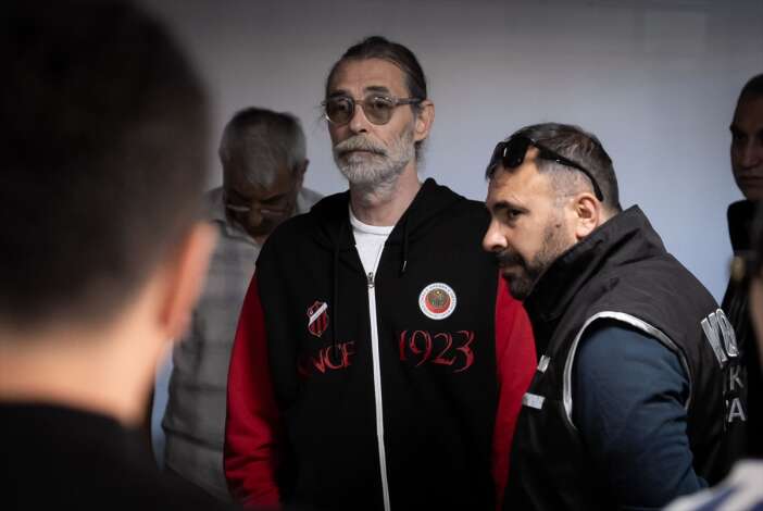 etimesgut-belediyesine-yolsuzluk-operasyonu-erdal-besikcioglu-dahil-52-gozalti