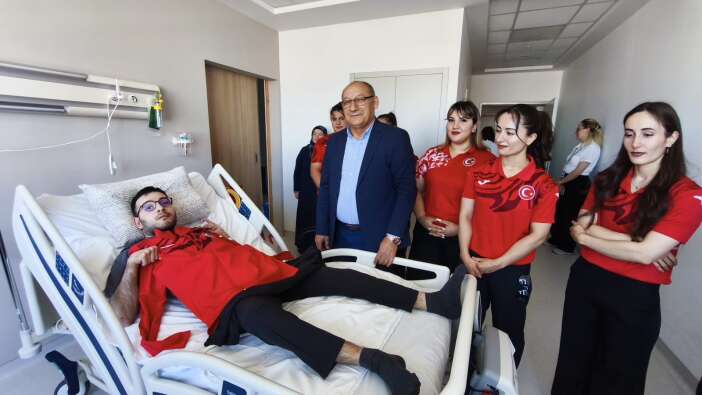 halterin-efsane-sampiyonlarindan-emir-tatlisuya-moral-ziyareti