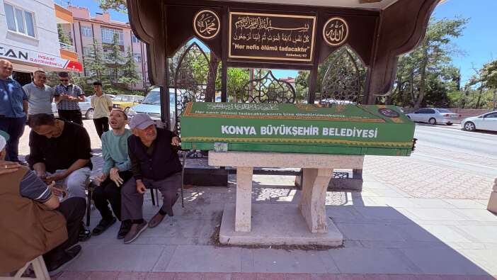 konyanin-gulleri-haydar-samuru-son-yolculuguna-ugurladi