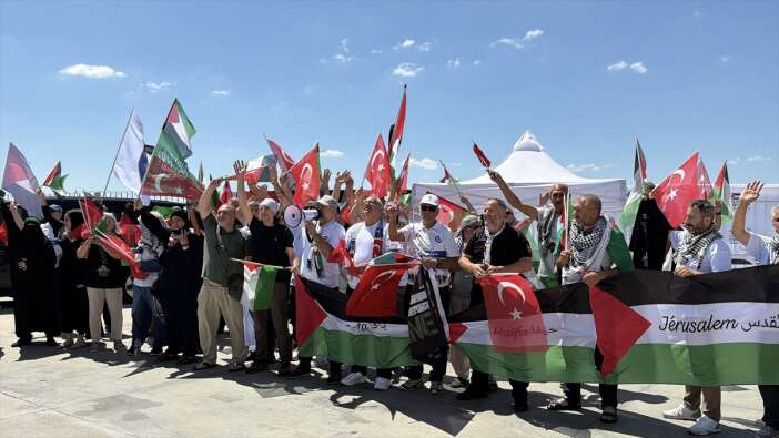 Srebrenitsa'dan yola çıkan Filistin Konvoyu Türkiye'ye giriş yaptı haber fotoğrafı